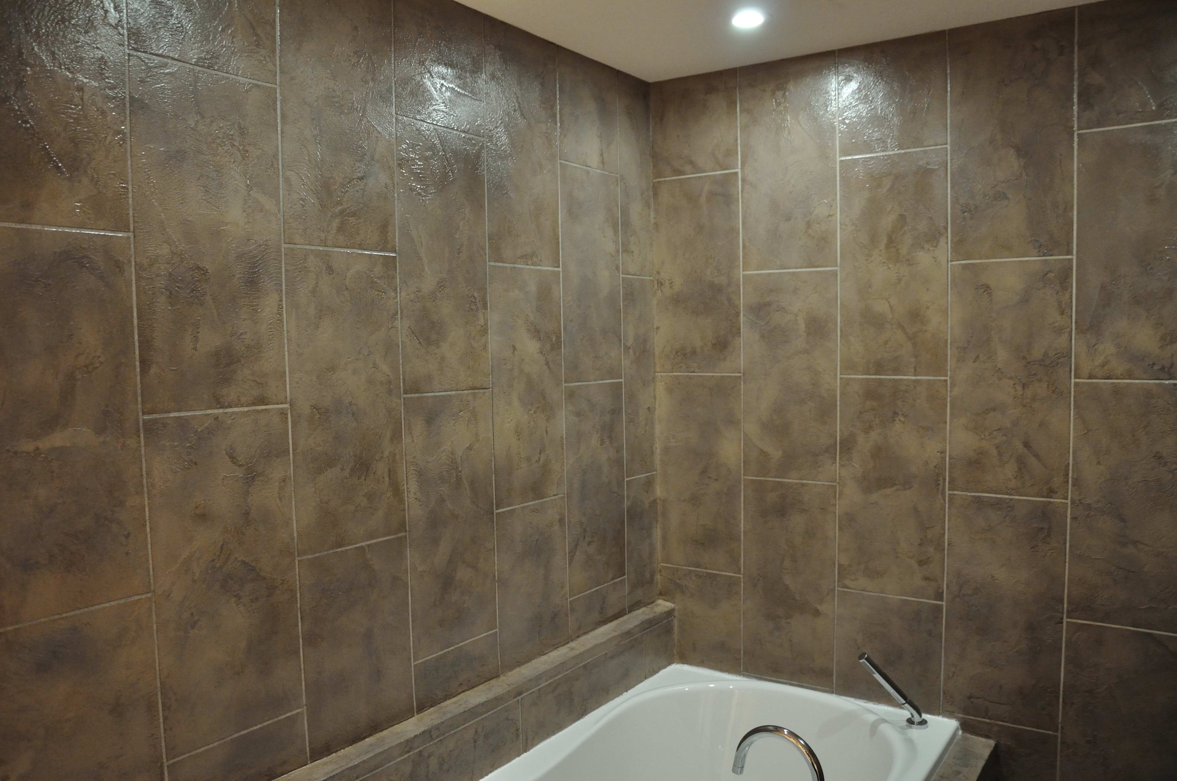 StoneCraft tub surround with seamless wall panels