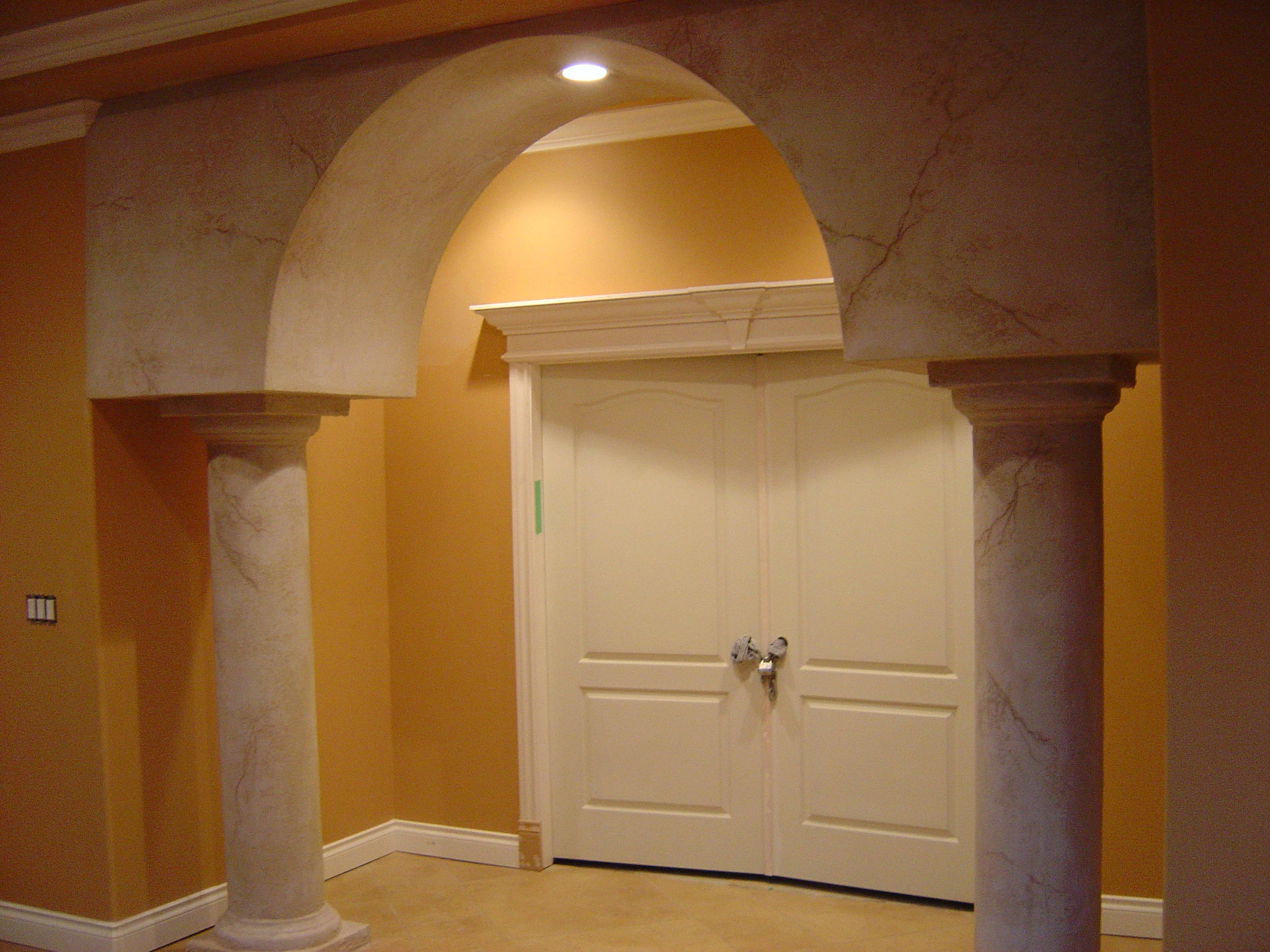 StoneCraft seamless arch and round pillars with marble effect finish