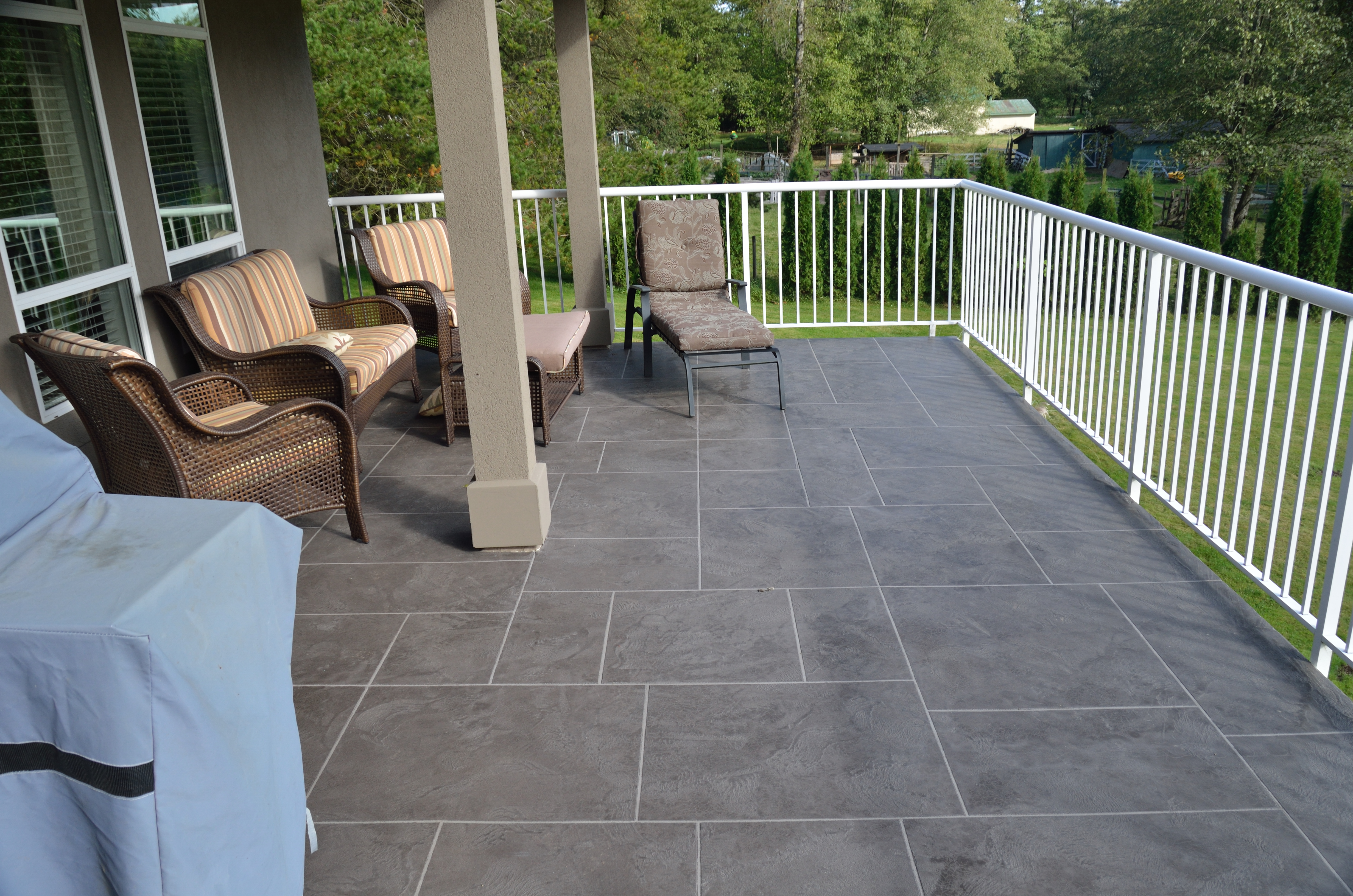 Beautiful outdoor deck with premium StoneCraft seamless surfacing