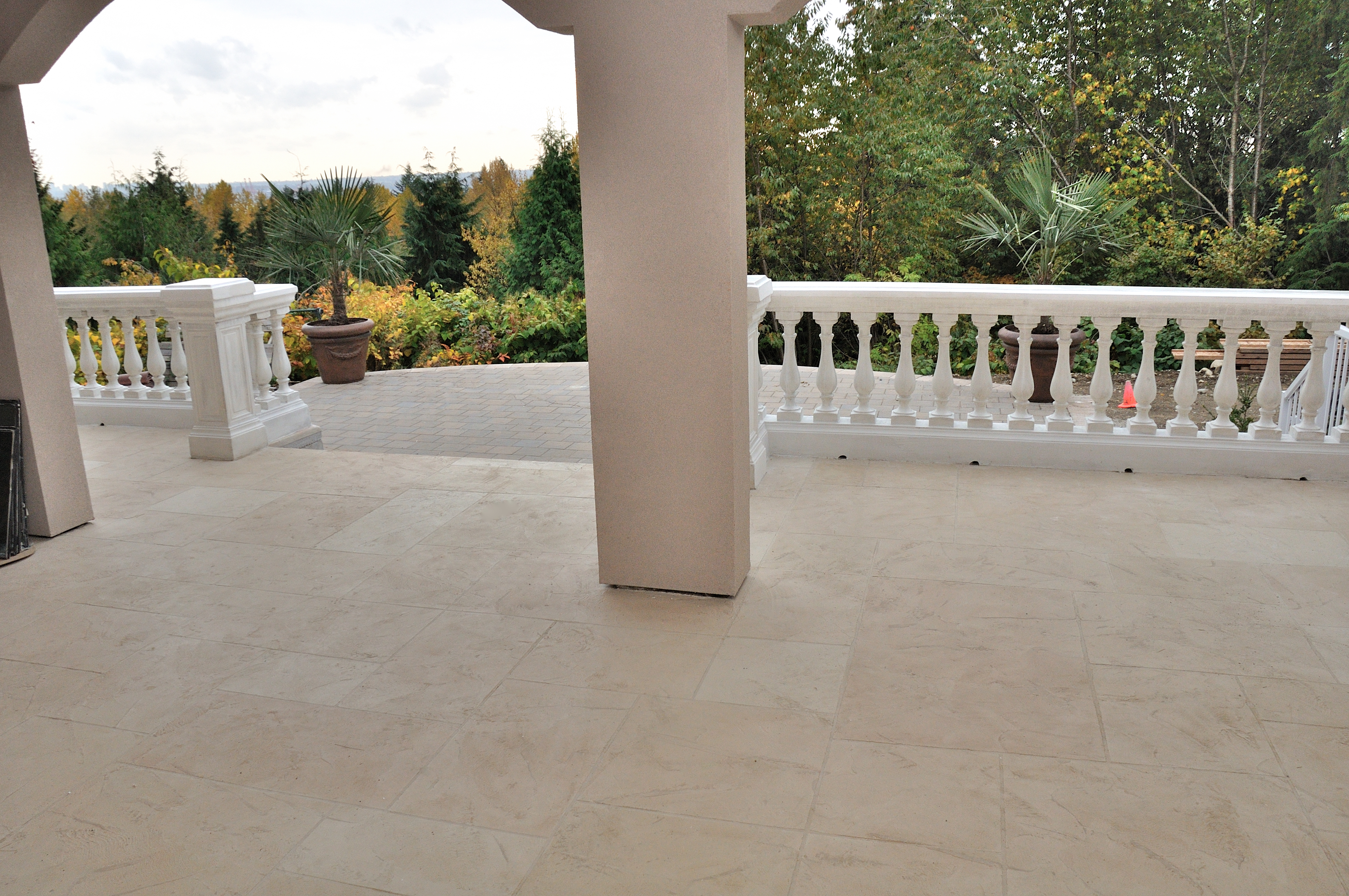 Flagstone pattern StoneCraft patio surface