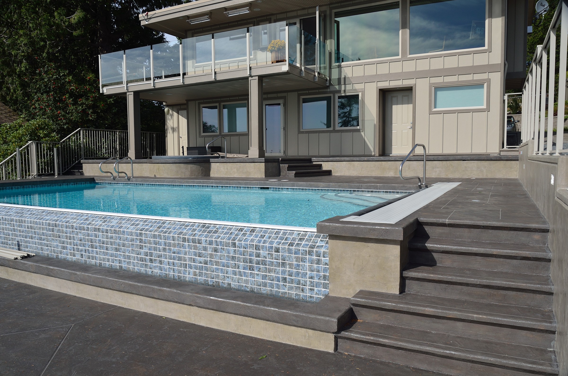 Pool deck with decorative coping caps and stepped border detail