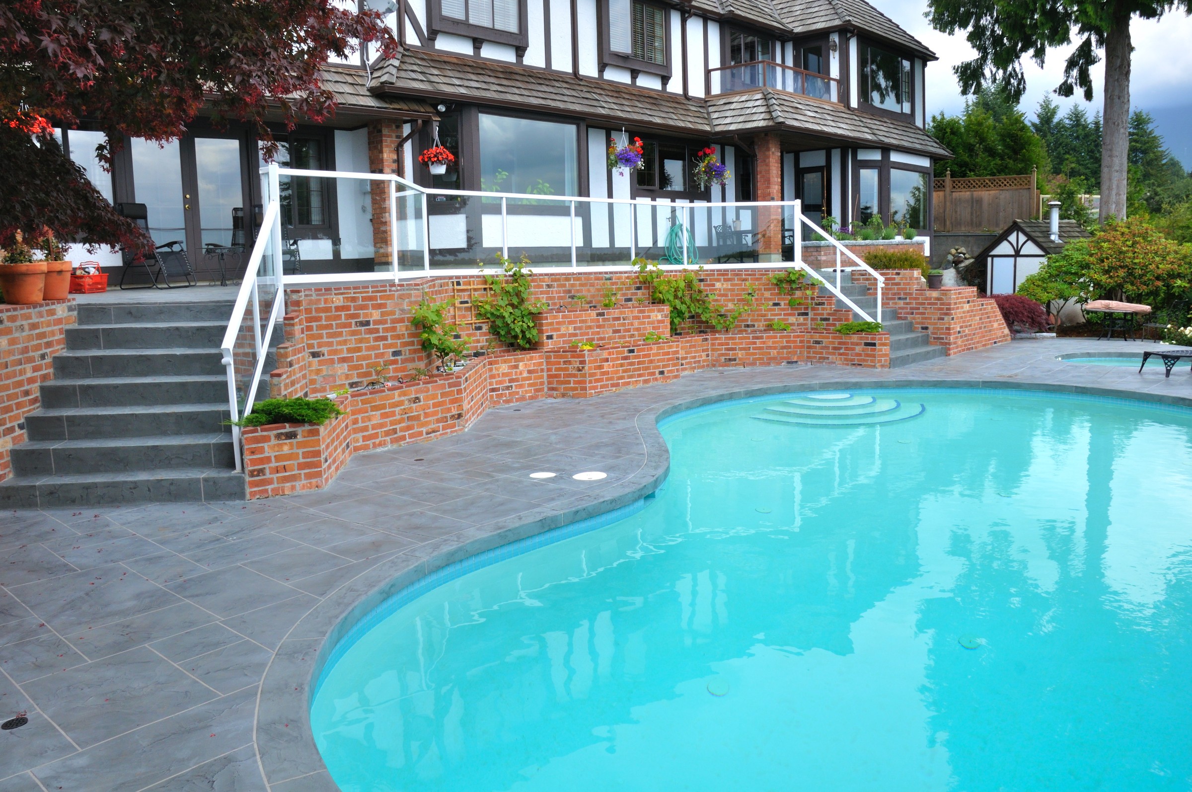 Flagstone pattern StoneCraft pool deck surface
